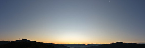 blue sky panorama moon sunrise canon eos dawn mond pano himmel 17 blau 55 freiburg sonnenaufgang f28 schlossberg 1755 1755mm 40d schlossbergturm canon1755mmf28 canoneos40d