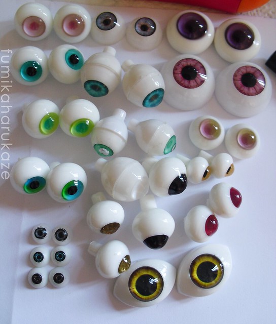 Image of artificial eyes