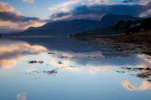 morning mountain snow water sunrise reflections landscape scotland countryside early highlands scenery day scottish bennevis serene tranquil rugged fortwilliam nevisrange locheil 24105f4is achaphubuil leendgrad markmullen markmullenphotography canon1dsmk2mkii pwpartlycloudy