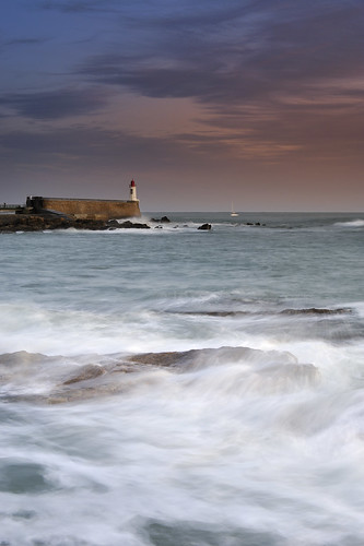 sunset lighthouse rocks wave vague phare rochers lachaume