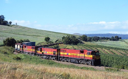 train gm campania d australia scan tasmania 31 2020 papertrain atn emd pentax6x7 canon8400f tasrail fujirdpiii dclass no31 lowdina