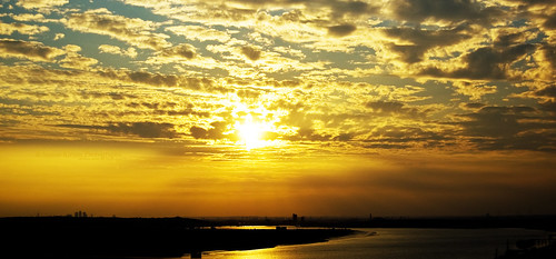 sunset sky sun silhouette thames clouds kent border rays riverthames essex dartford canarywarf viewfrombridge queenelizabethiibridge simonkirwin viewfromdartfordbridge