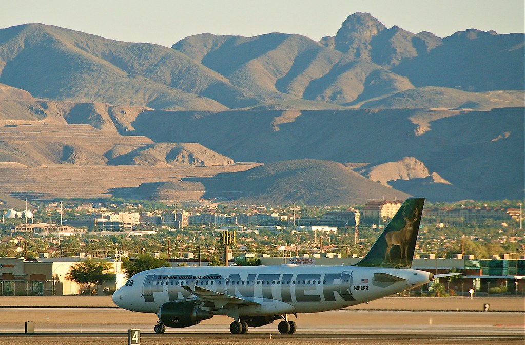 Frontier Airlines Airbus A319-111; N918FR@LAS;09.10.2011/621ex