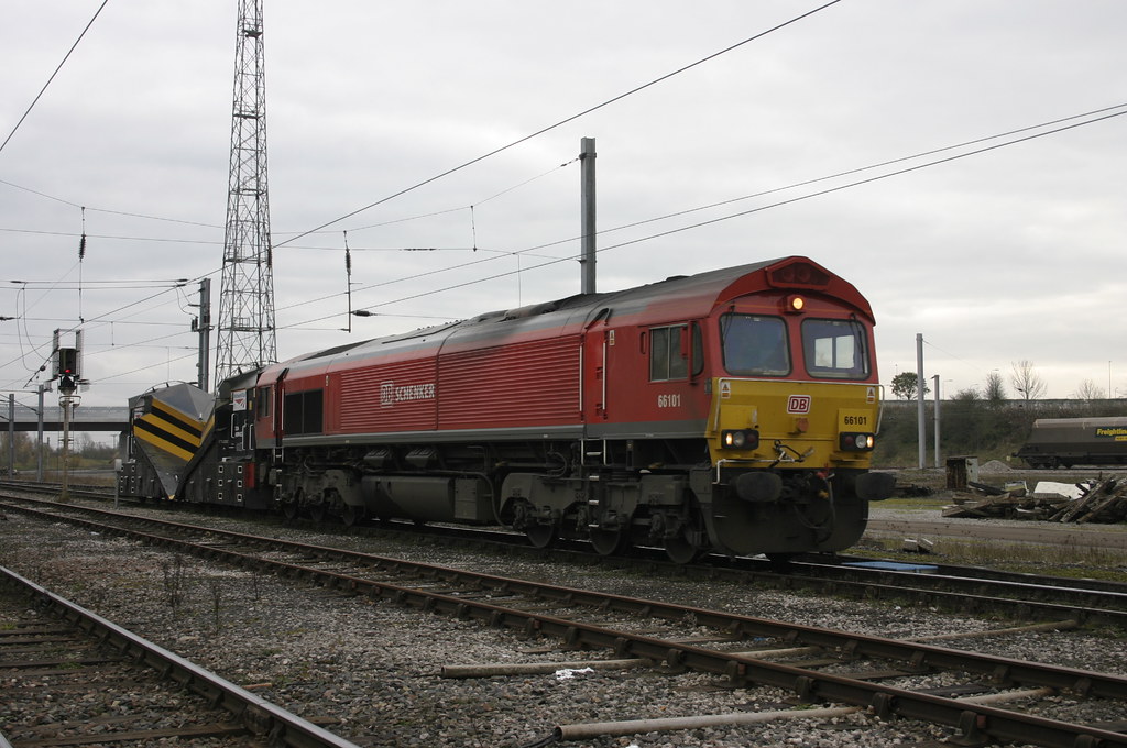 66 101 with plough special 2Z99 at Kingmoor Yard.