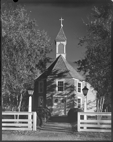 analog 4x5 largeformat viewcamera blackandwhitefilm aristafilm vintageblackandwhite vintagefilmcamera bwfp burkeandjamesorbit