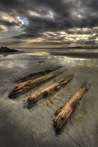 ri sunset beach driftwood rhodeisland newport shore lightrays newportrhodeisland handheldhdr baileysbeach