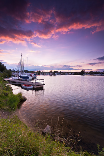 sunset clouds boats evening abend day sonnenuntergang purple cloudy weser schiffe weyhe