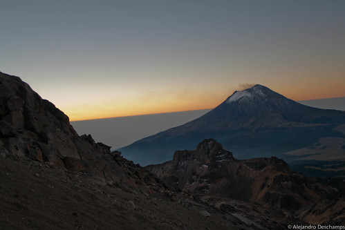 sunrise mexico volcano mountaineering popocatepetl iztaccihuatl trepacerros