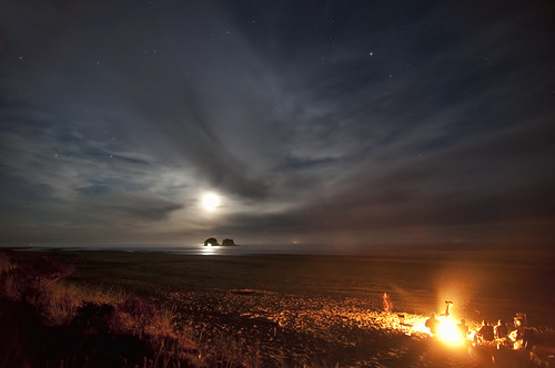 longexposure nightphotography moon oregon stars sand nikon pacificocean bonfire nightsky rockawaybeach beachfire twinrocks d90 tokina1224mm shootingsparks tokinaaf1224mmf4