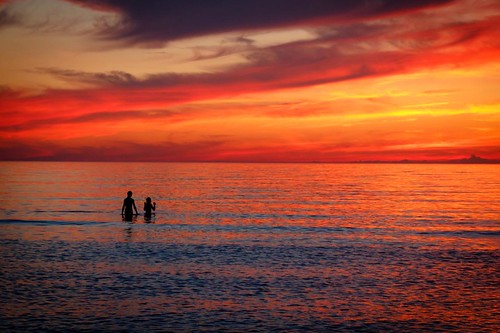 sunset beach sand honeymoon waves michigan horizon silhouettes lakemichigan minimoon unionpier