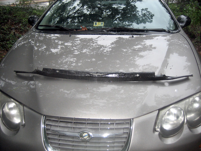 20110923 - Chrysler car mod - remove scraping air foil - IMG_3562 - after