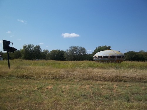 house abandoned rural texas country alien ufo flyingsaucer backroad futuro quinlan huntcounty