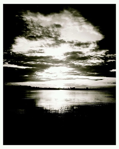 sunset lake clouds sweden vignette android västerås mälaren htclegend