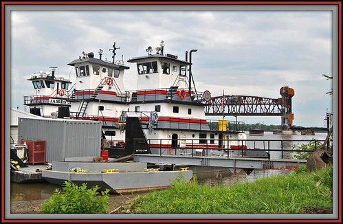 railroad travel burlington july vessel iowa mississippiriver tugboat towing 2011 jamesl bettelynn