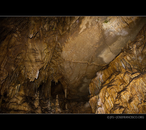usa us nikon kentucky unitedstatesofamerica flash cave nikkor stalagmite cavern stalactite mammothcavenationalpark cueva caverna estalactita estalagmita newentrancetour d3s 2470mmf28g edmonsoncounty draperyroom sb600afspeedlight