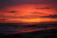 Red sunset over Langosta Beach / Atardecer rojo de la Playa Langosta
