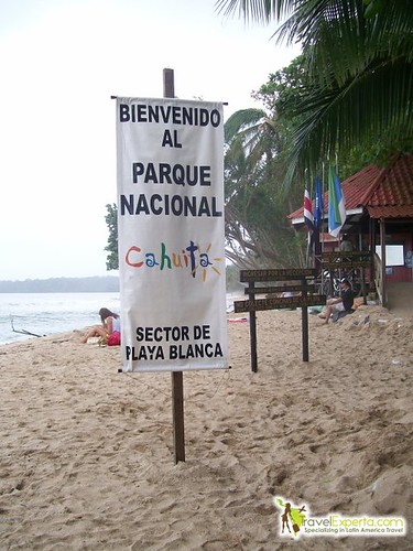 playa blanca in Cahuita National Park 