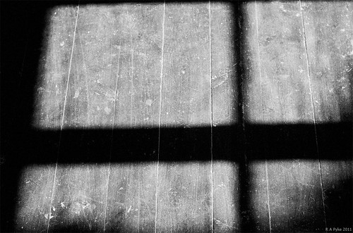wood light shadow blackandwhite bw window dark floor pentax minimal k5 sweron 201107102677 pentaxdalimited40mmf28
