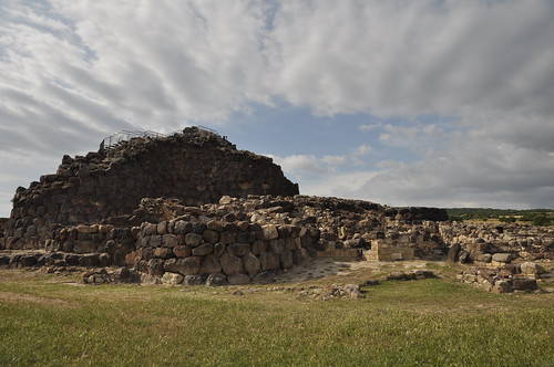 sardegna castle prehistory nuraghe barumini sunuraxi mediocampidano protostoria starligthworld