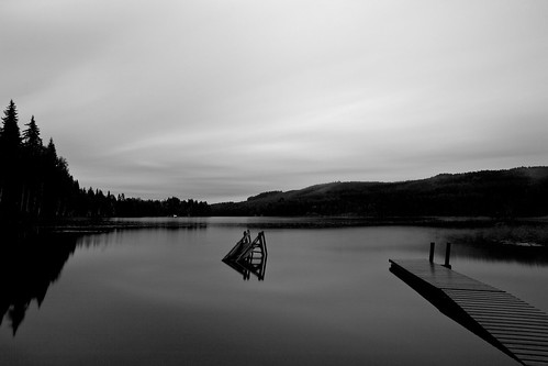 blackandwhite bw lake reflection water night clouds zeiss reflections suomi finland eos pier atnight soe f28 petro ze 21mm carlzeiss lakescape canoneos5d nilsiä distagont2821 touraroundtheworld distagon2128ze landscapelovers