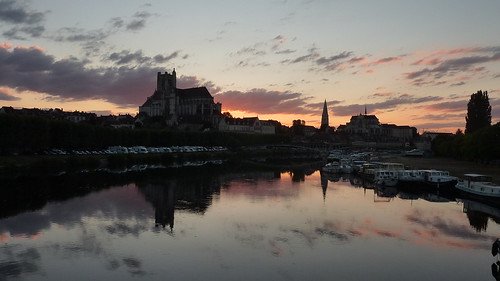 sunset france beautiful french european burgundy dramatic thesky highlights historic alsace winecountry refelctions auxerre champagneardenne alasace theyonneriver crsewell