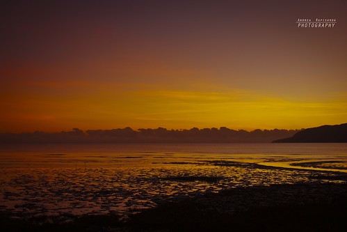 red orange seascape clouds sunrise dawn nuvole alba horizon silhouettes australia olympus queensland cairns zuiko oly orizzonte zd nohdr 18180mm albeggiare e620 rapis60 andrearapisarda statphys24