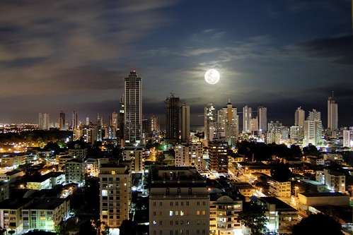 moon fullmoon panama urbanlandscape