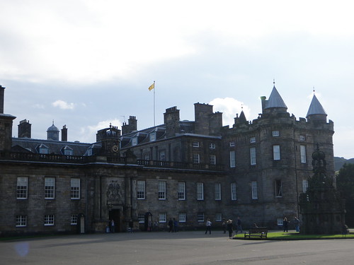 Día 5: Reino Unido (Escocia: Edimburgo con la Ciudad Vieja y Royal Mile, Canongate, Parlamento, Holyrood Palace & Abbey, etc ).