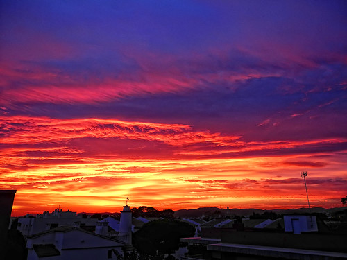 sol azul de rojo amarillo nubes puesta ocaso horizonte cubelles chonchi2011