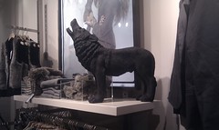 Die schwarzen Deko-Wölfe bei Vero Moda sind echt cool...