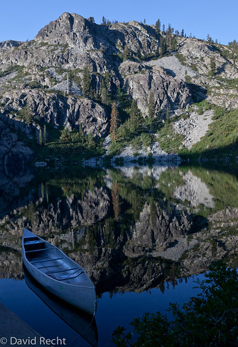 reflection sunrise canoe castlelakemtshasta