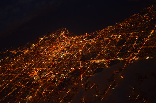 city light chicago wisconsin night lights high photos altitude aerial milwaukee arial highaltitude milwaukeewi milwaukeewisconsin flyingoverchicagoatsunset