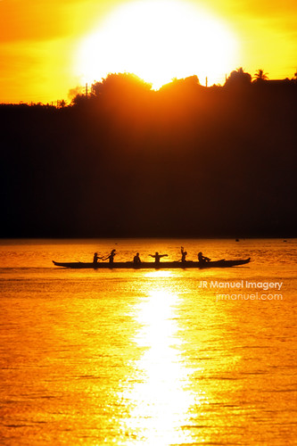 silhouette sunrise women paddling guam agana paddlers hagatna