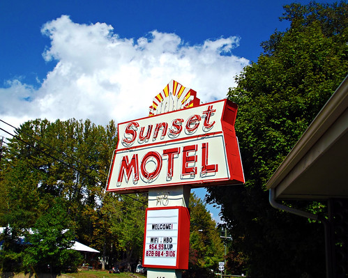 sky signs clouds motel vintagesigns oldmotels motelsigns brevardnorthcarolina