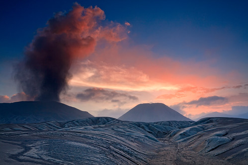 travel indonesia volcano smoke mount ash bromo eastjava