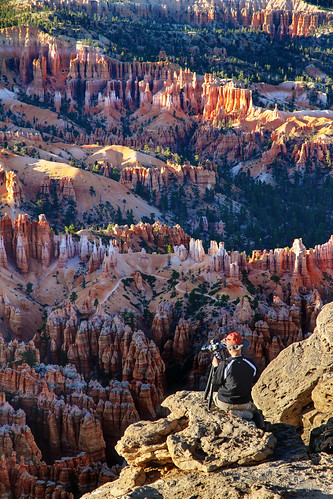 park cliff danger point photography crazy scary dangerous photographer canyon national ledge bryce taking overlook craziness height overhang chances