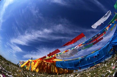 china blue sky cloud colors colorful pray fisheye mel tibetan melinda sutra 青海 streamer qinghai 風馬旗 chanmelmel 五色經幡