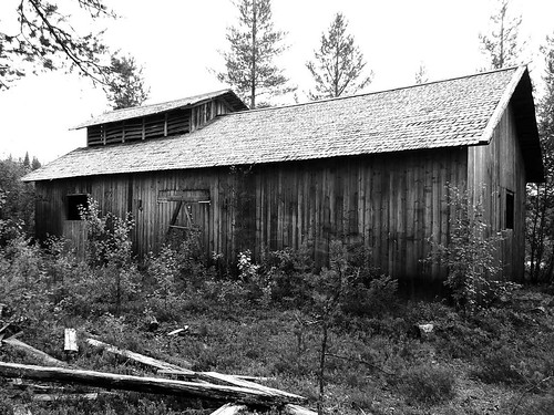 old bw house building abandoned barn photography photo wooden sweden sony schweden lappland blueberry lapland nordic northland scandinavia northern hus suede drying norrland shabby byggnad västerbotten dscw350
