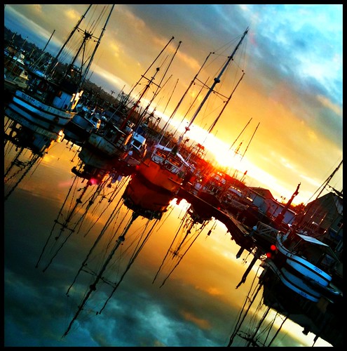 seattle reflection water clouds sunrise boats tonywankenobi