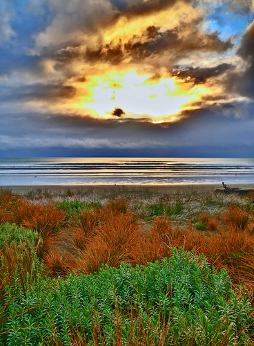 sea newzealand christchurch sky cloud sunrise dawn coast bright canterbury burning shore nz hdr sunup daybreak newbrighton