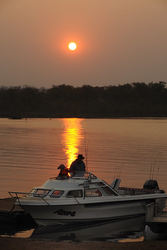 sunrise landscape dawn boat nikon zimbabwe kariba lakekariba d90 zwe nikond90 mashonalandwest lomagundilakesideassociation
