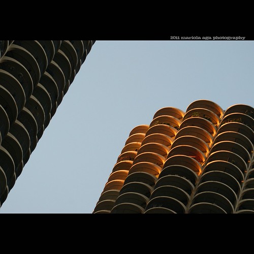 light sunset sunlight chicago building tower architecture square downtown marinacity scyscraper thegalaxy thecorncobs