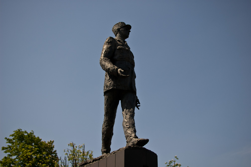 La estatua de Charles de Gaulle