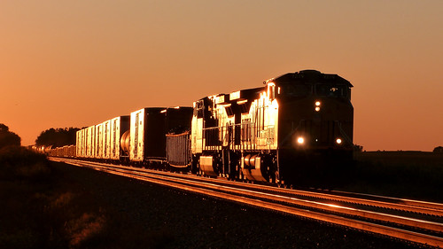 railroad sunset train illinois engine rail trains unionpacific locomotive railfan