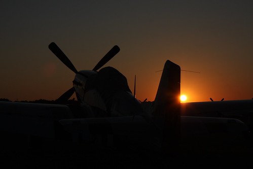 sunset night wwii airshow airforce eaa airventure p51 northamerican osh11