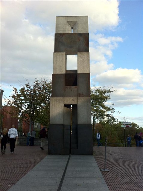 QUÉ HACER EN COLONIA: Monumento al holocausto