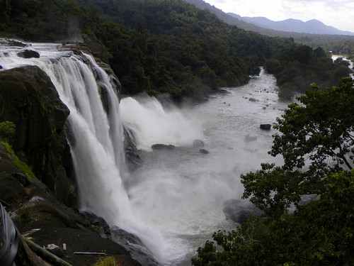 waterfall kerala athiranpilli chalukudy