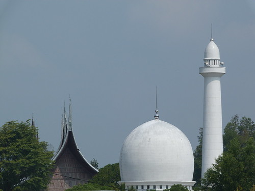 sumatra indonesia mosque pagaruyungpalace