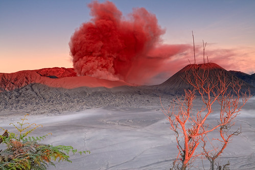 sunrise indonesia volcano java smoke east mount ash bromo