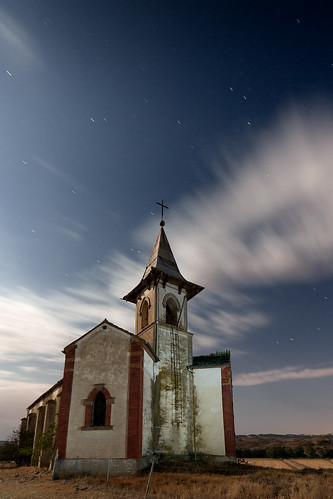 sky cloud church night canon star noche iglesia sigma chapel explore trail cielo nocturna 1020 estrella nube ermita navarra estela explored 450d mirandadearga vergalijo